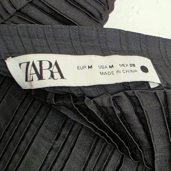 Zara Pleated Shirt High Neck Sleeveless Pullover Oversized Blouse in Black - Picture 4 of 8